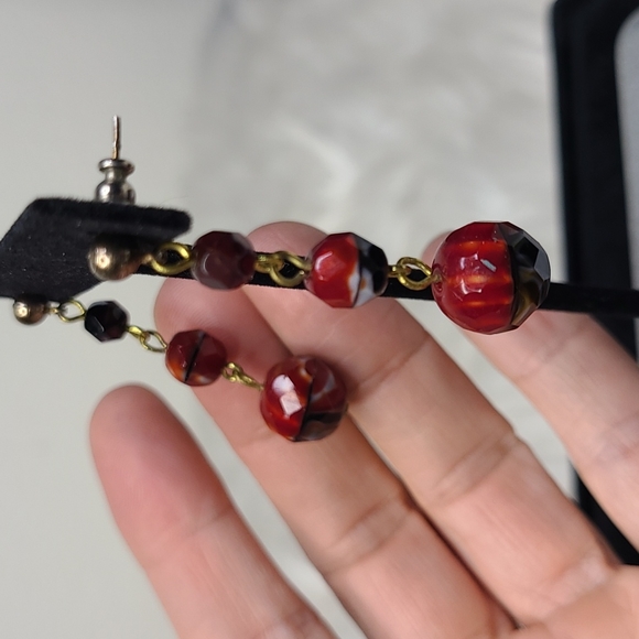 Vintage Earrings Delicate Dangle Lightweight Red Black Beaded Gold Tone Gift Fun - Picture 5 of 6